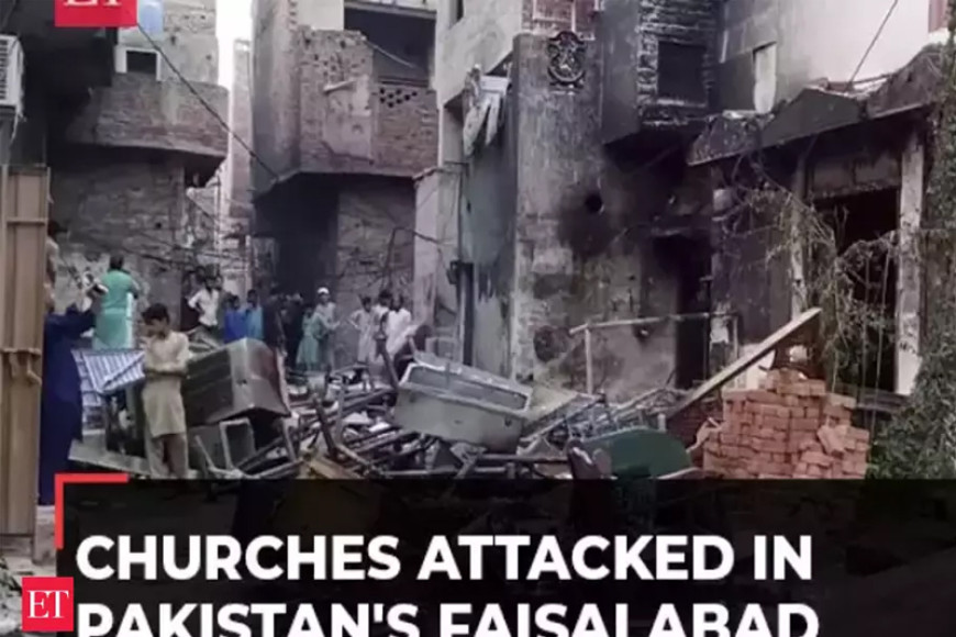 Pakistan: Mob burns churches over blasphemy claims