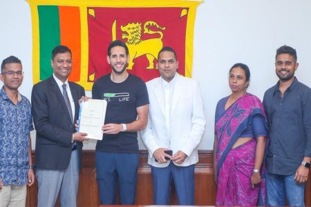 Arab-Israeli vlogger signs agreement with Sri Lanka Tourism