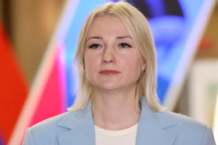 Russia bans anti-war candidate from challenging Putin