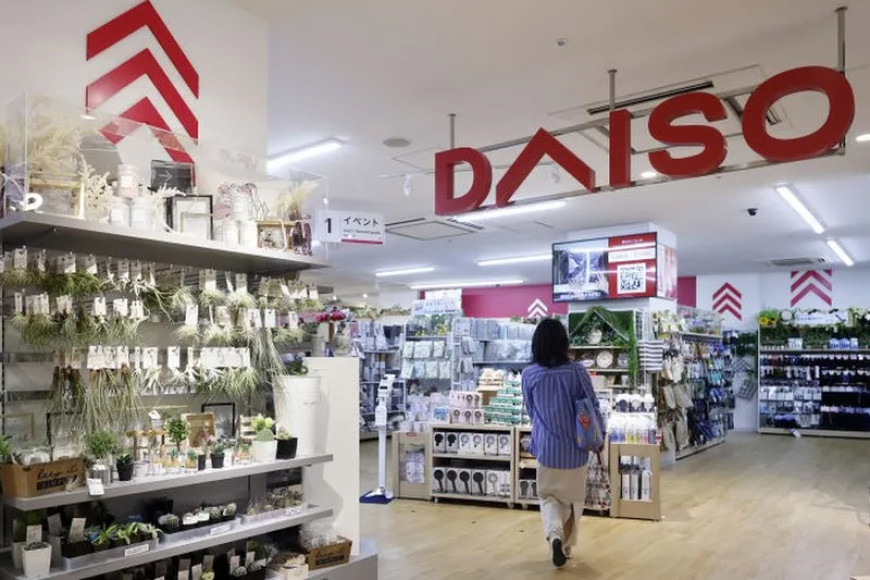 Daiso: Billionaire founder of Japanese discount store dies