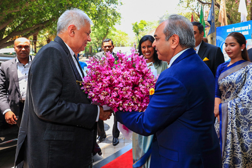 President receives warm welcome in India